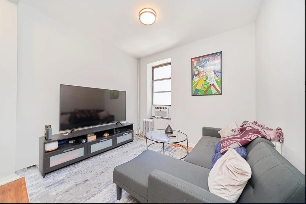 364 W 36th St unit 3A, New York, NY 10018 - photo 1