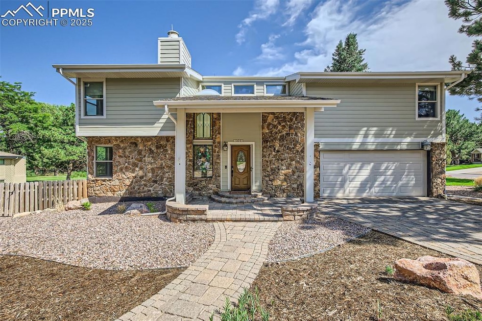 Charming Rockrimmon home with 3257 total sf!