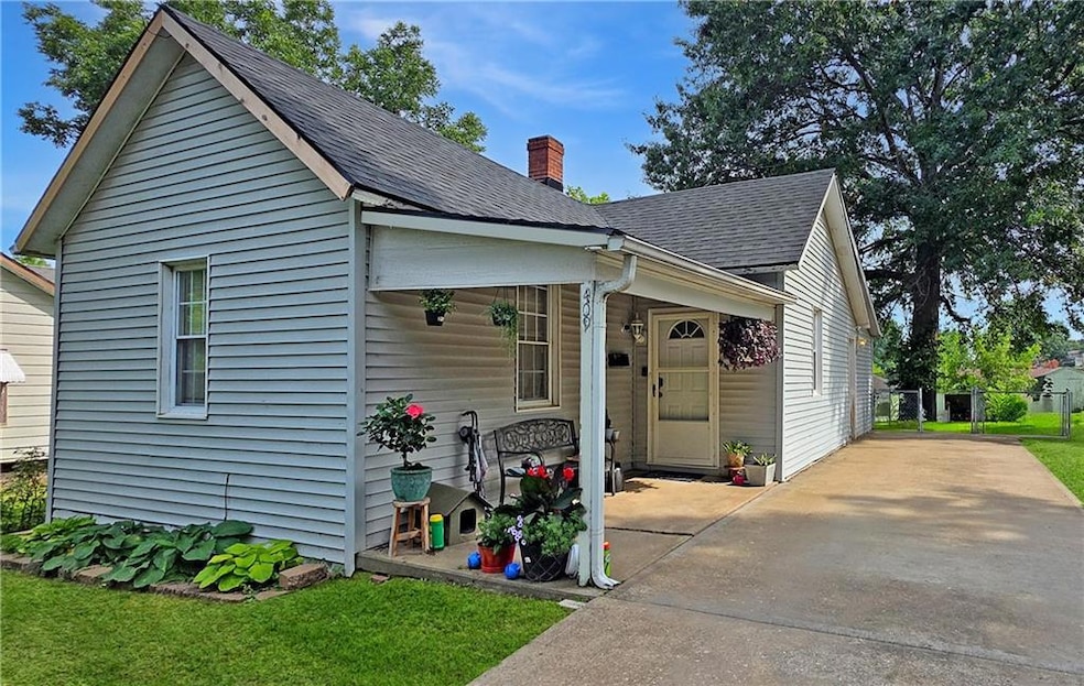 409 W 26th St, Higginsville, MO 64037 - photo 1