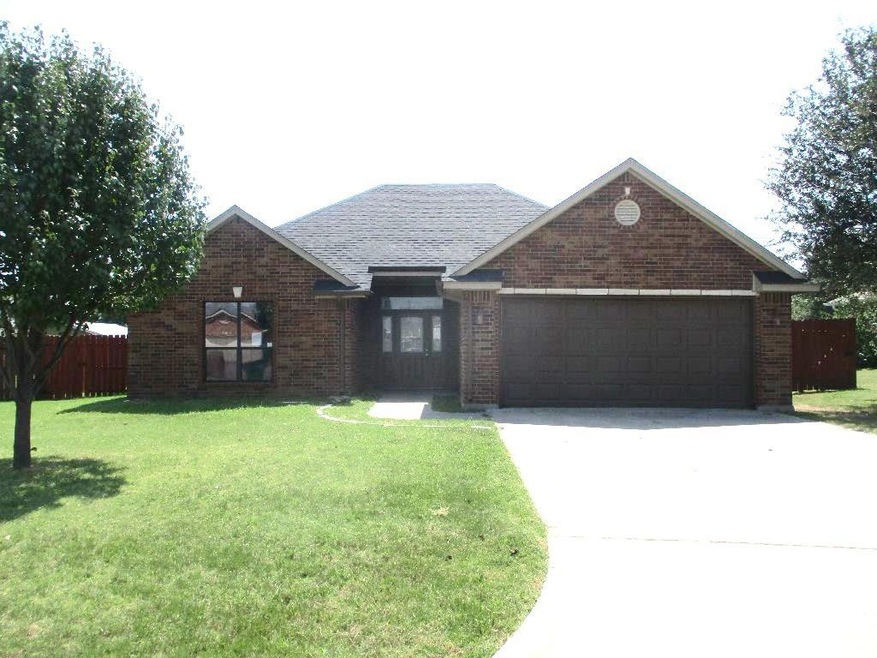 102 E C Ave, Cache, OK 73527 - photo 1