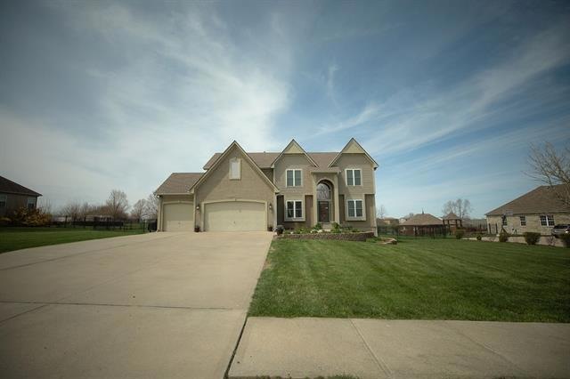 608 Horizon Pkwy, Raymore, MO 64083 - photo 1