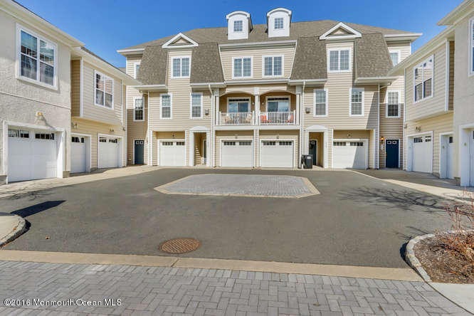 605 April Way Middletown NJ-small-001-40