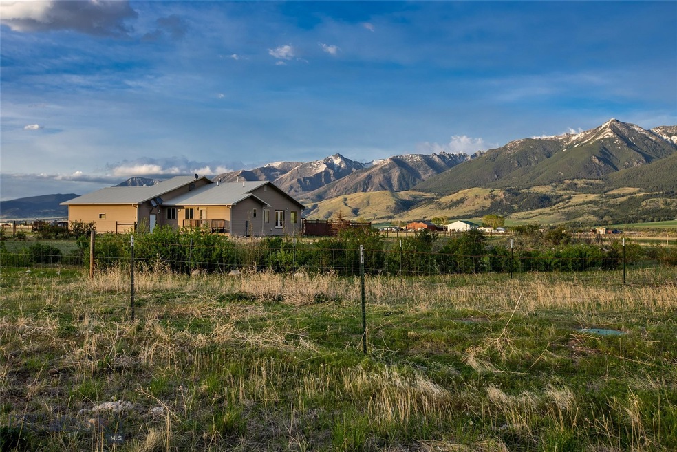 Main house and mountain views!