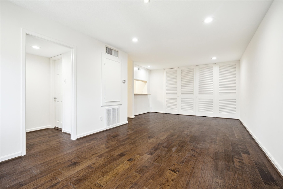 Pristine Condo - Beautiful Wood Floors  & Light In