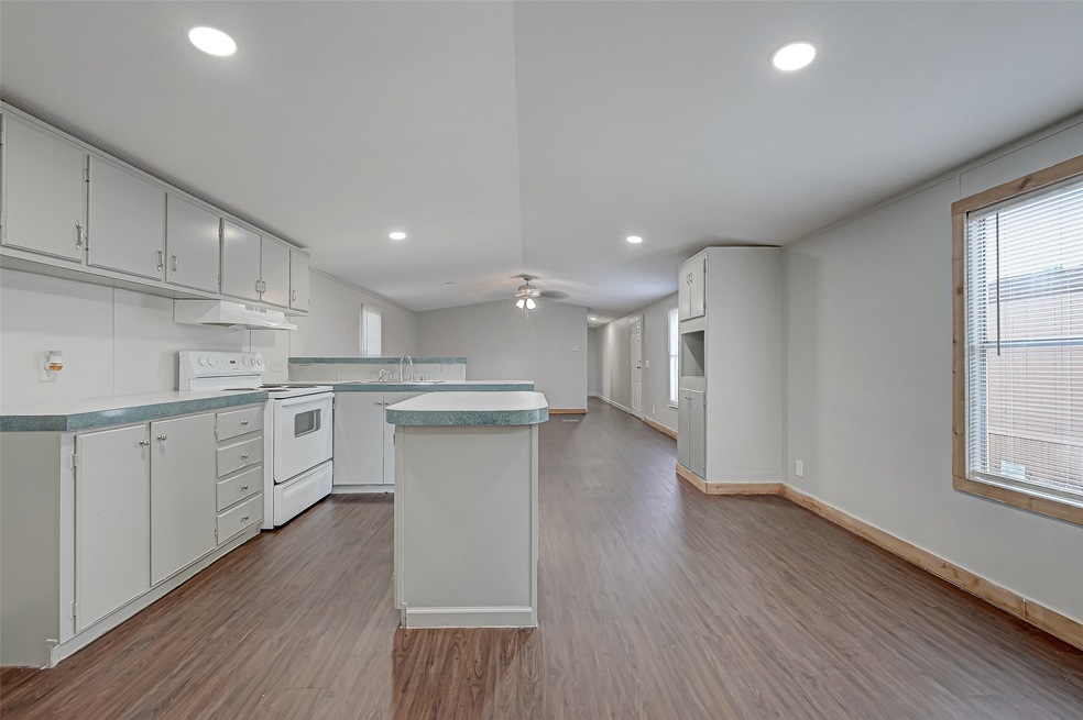 321 Wheeler Dr unit TRLR 19, Alvin, TX 77511 - photo 1