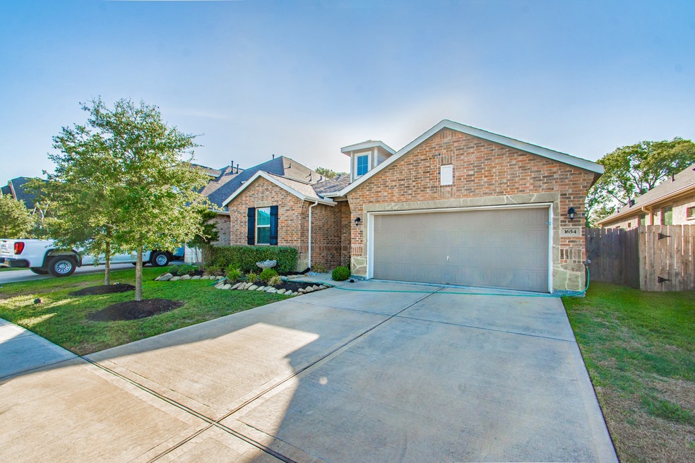 1654 Maggie Trail Dr, Alvin, TX 77511 - photo 1