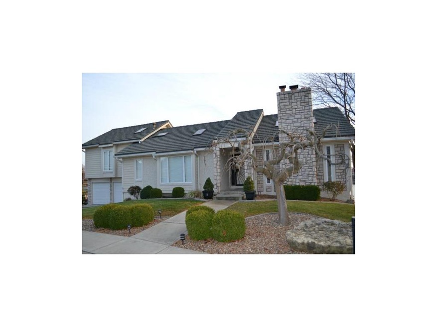 Best of all worlds located on the lake across the 
