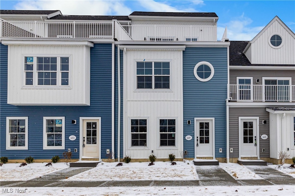 449 Harbor Ln, Lorain, OH 44052 - photo 1