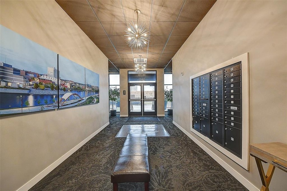 450 1st St SW unit 405, Cedar Rapids, IA 52404 - photo 1