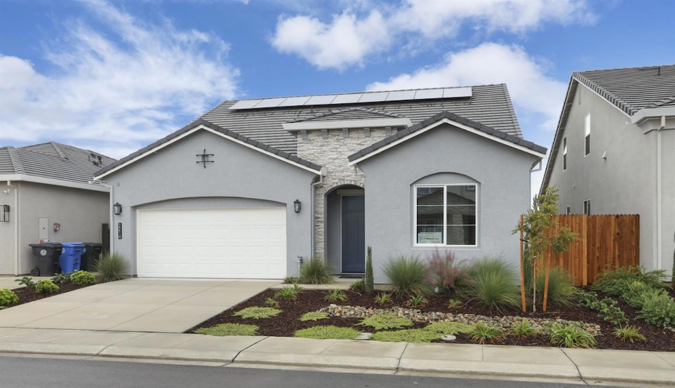 2214 Paramount Ln, Manteca, CA 95337 - photo 1