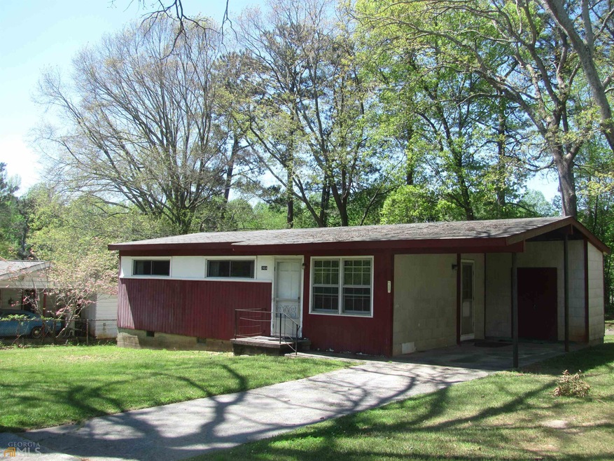 Great location right off Windy Hill Rd., only minu