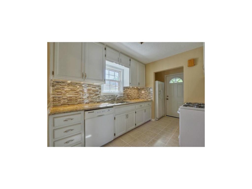 New Granite Countertops & Backsplash