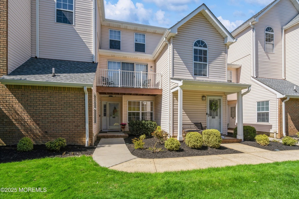 01_604HampshireDr_2001_HiRes