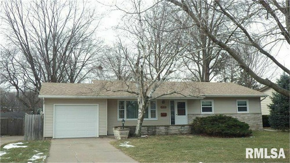 1732 Elmwood Ln, Bettendorf, IA 52722 - photo 1