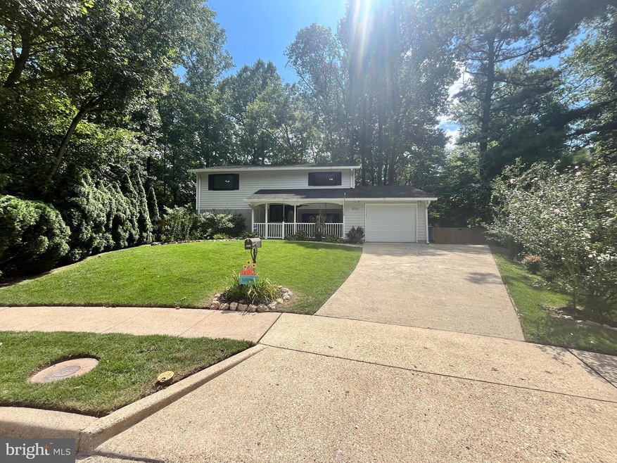 8213 Springfield Village Dr, Springfield, VA 22152 - photo 1