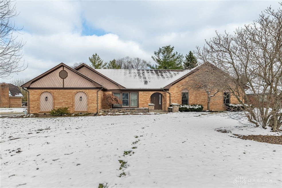 3985 Shagbark Ln, Beavercreek, OH 45440 - photo 1