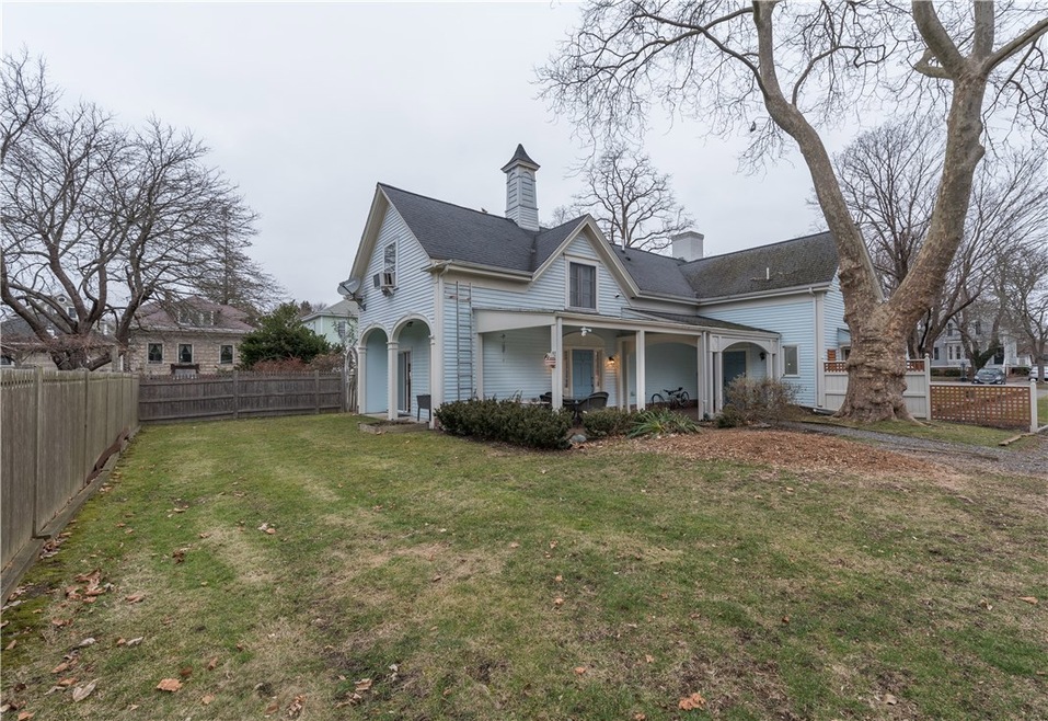 6 Howe St unit 1, Bristol, RI 02809 - photo 1