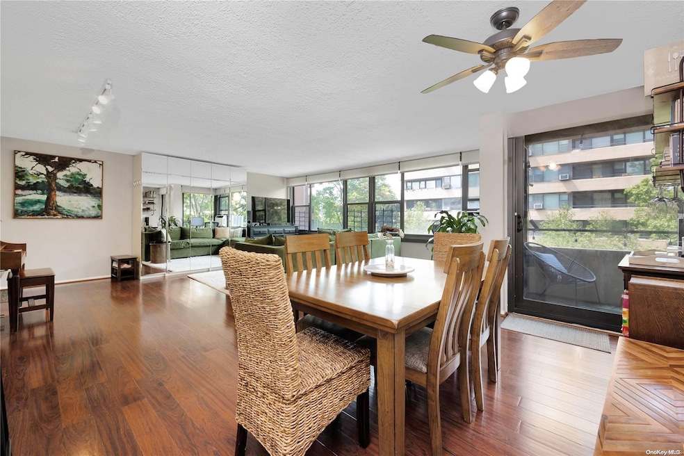 LeHavre on the Water unit 5D, Whitestone, NY 11357 - photo 1