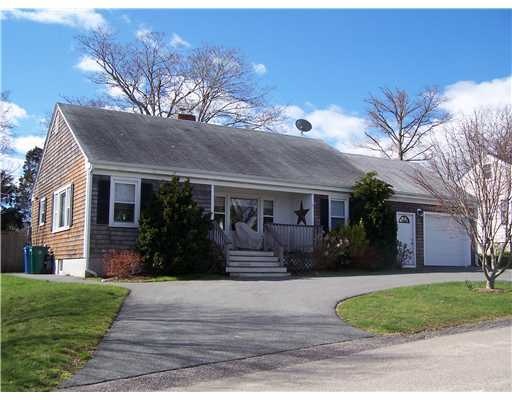 47 Nicholson Crescent, Middletown, RI 02842 - photo 1