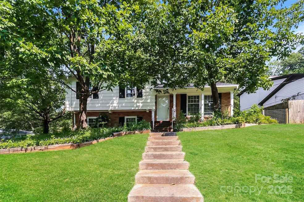 Sold $300,000 • Co-Listing Agent