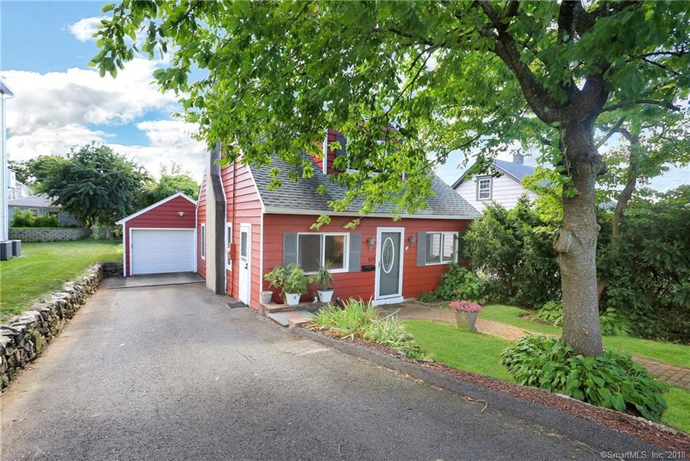 A charming cape with fantastic location!