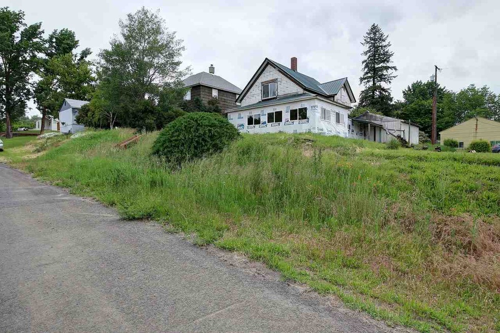 530 N Crosby St, Tekoa, WA 99033 - photo 1