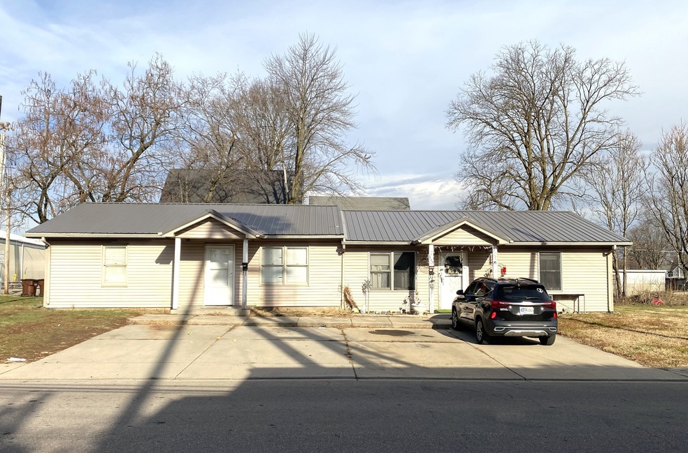 300 E Center Cross St, Edinburgh, IN 46124 - photo 1