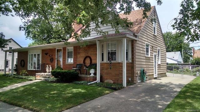 90' WIDE SHOWPIECE LOT WAS ON THE ALLEN PARK BEAUT