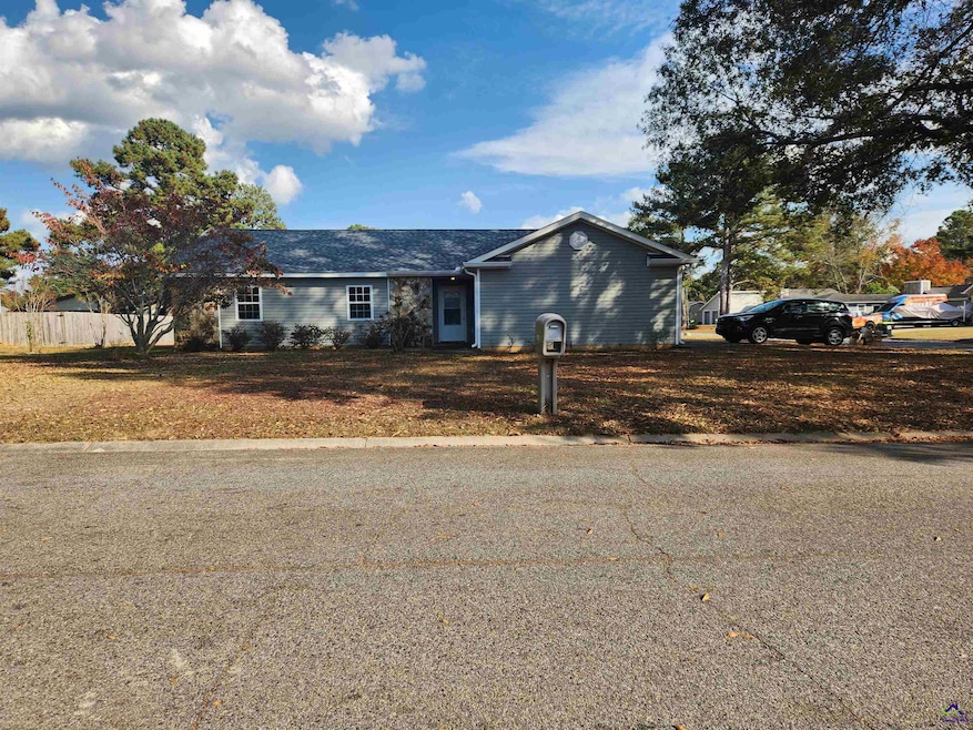 100 Northspring Ct, Warner Robins, GA 31093 - photo 1