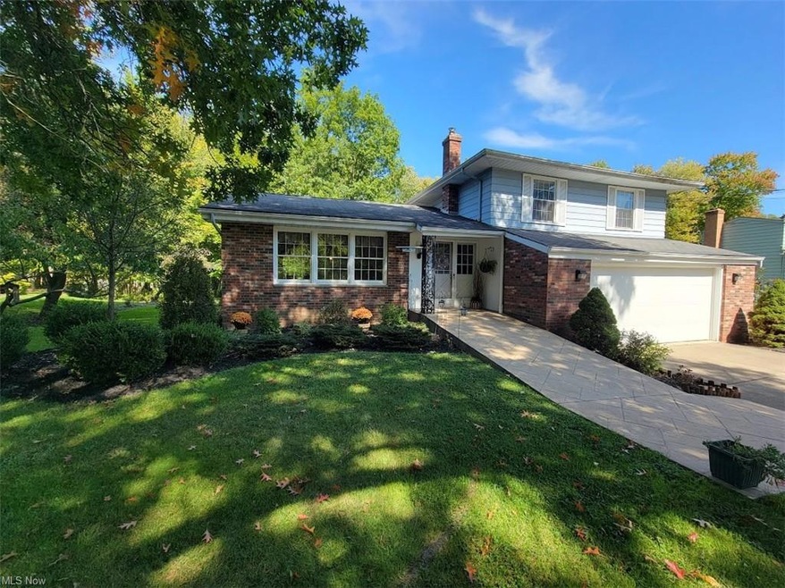 View of front of home featuring a front yard with 
