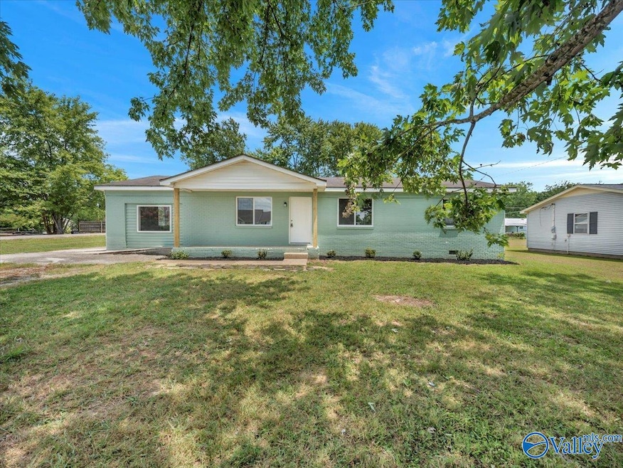 29364 Lakeview Dr, Ardmore, AL 35739 - photo 1