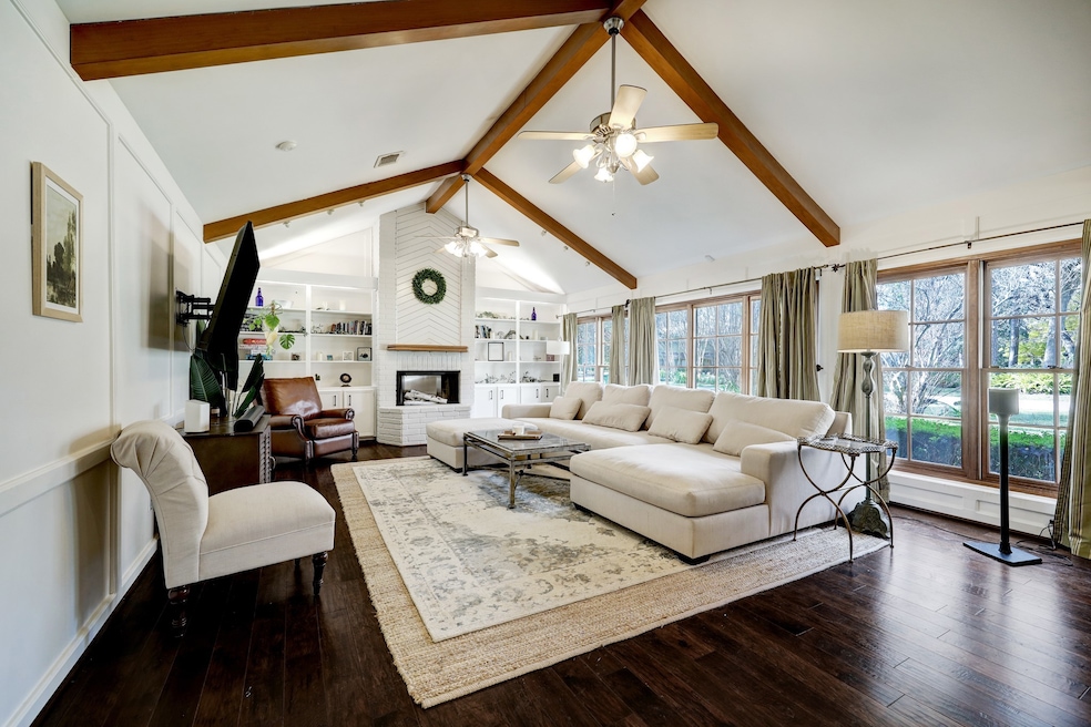 761 W 42nd St, Houston, TX 77018 - photo 1