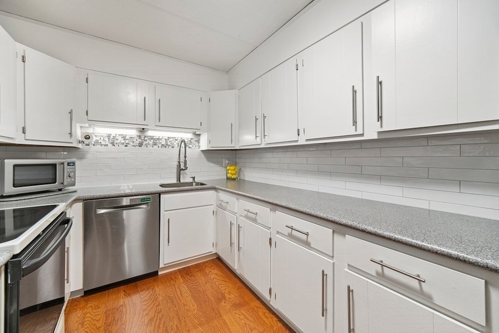 Tall Oaks Village unit 602, South Weymouth, MA 02190 - photo 1