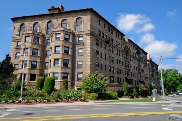 Chatsworth Gardens unit 115, Larchmont, NY 10538 - photo 1