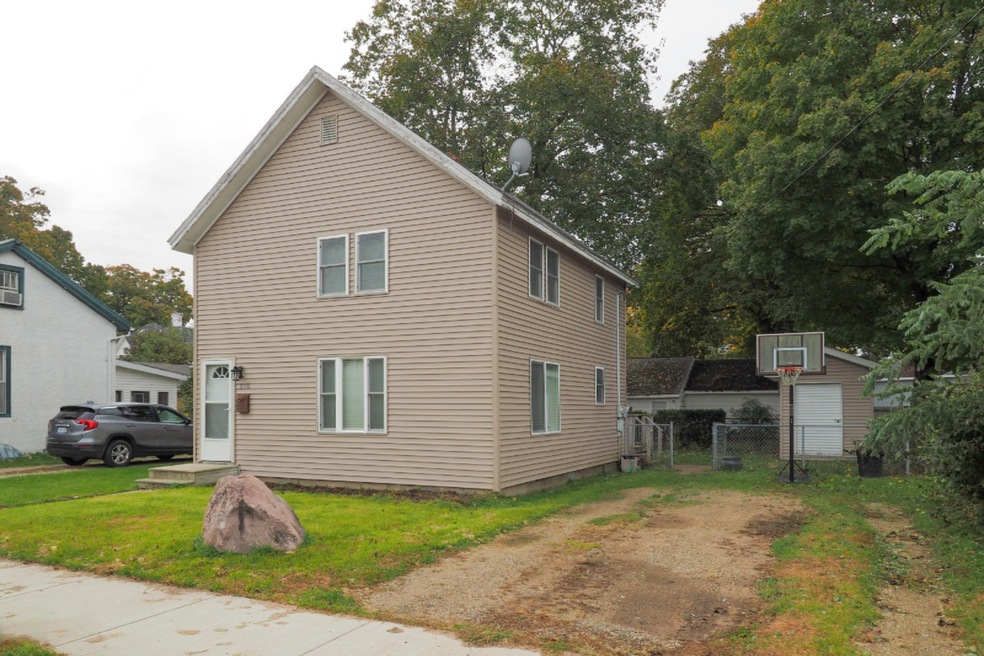 210 Cedar St-101