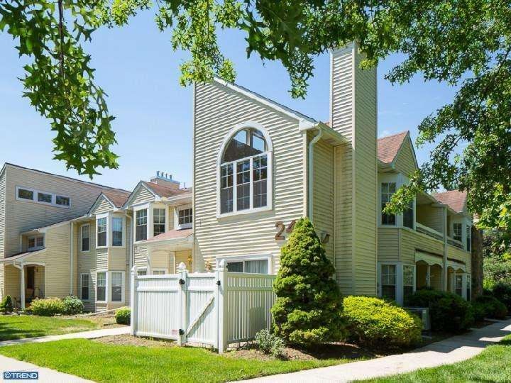 18 Mill Run W, Hightstown, NJ 08520 - photo 1