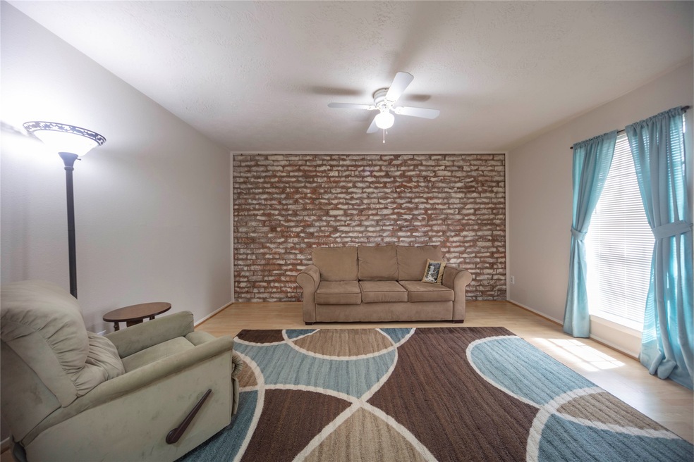 3740 Laura Leigh Dr unit 3740, Friendswood, TX 77546 - photo 1