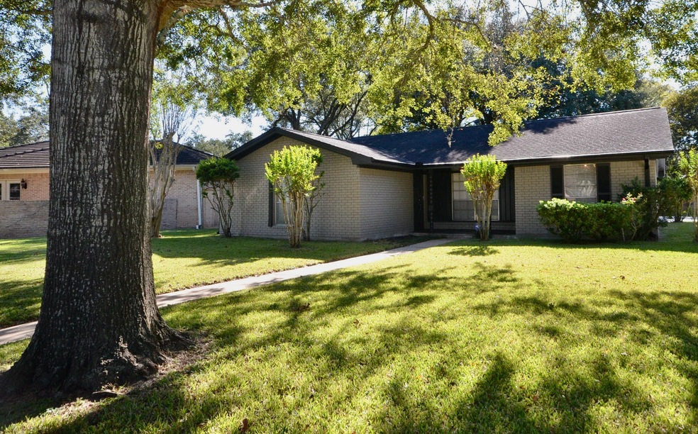 603 Country Club Dr, Richmond, TX 77469 - photo 1