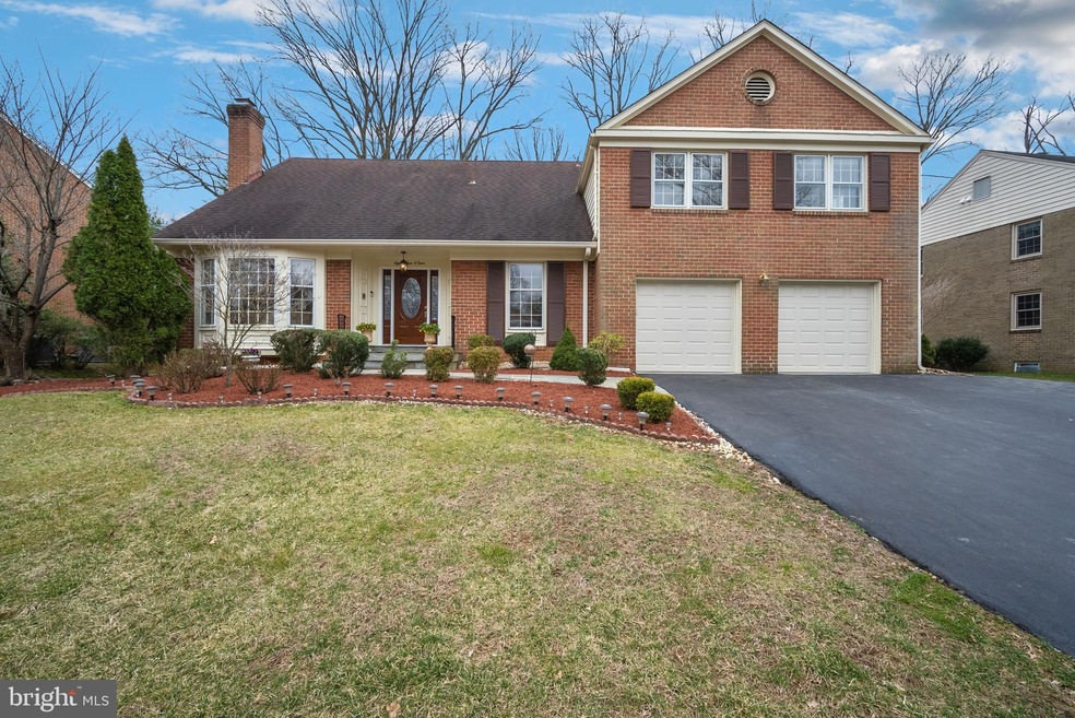 8904 Copenhaver Dr, Potomac, MD 20854 - photo 1