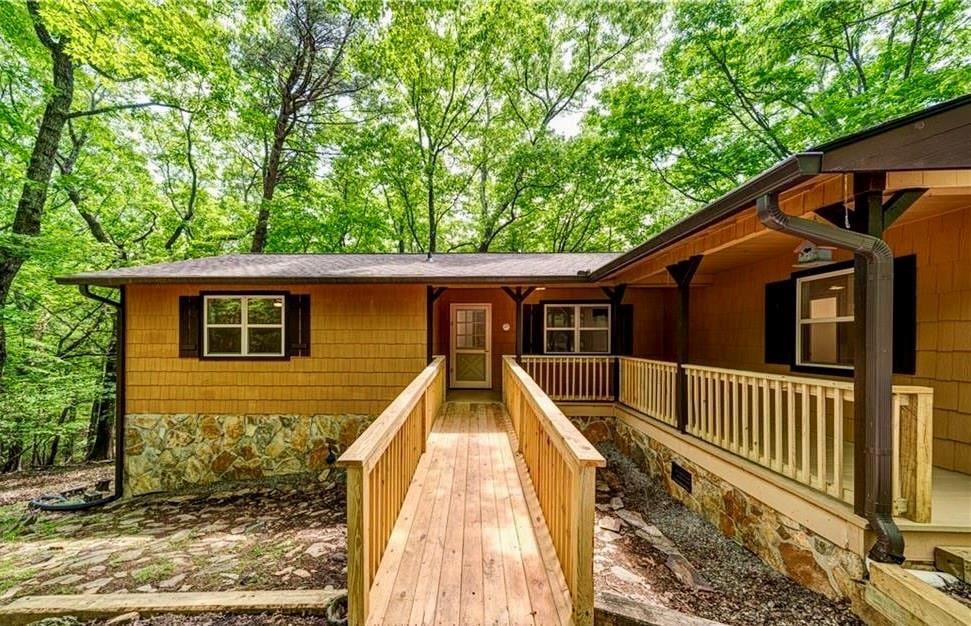 Single story home featuring a shingled roof