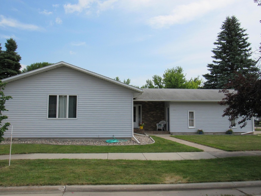 2321 W Springbrook Ct, Grand Forks, ND 58201 - photo 1