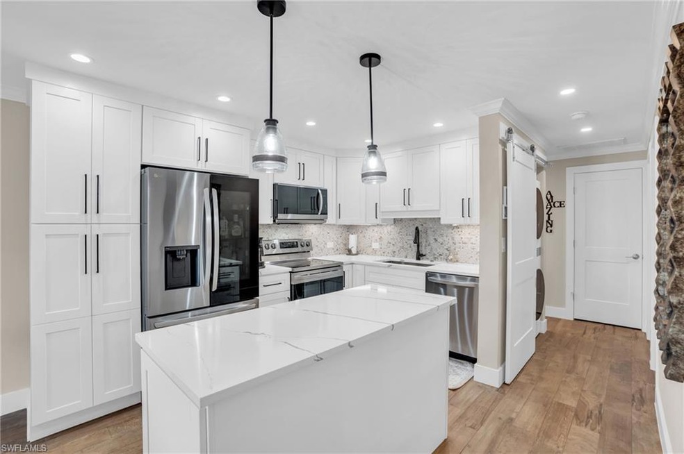 MODERN EXQUISITE KITCHEN...