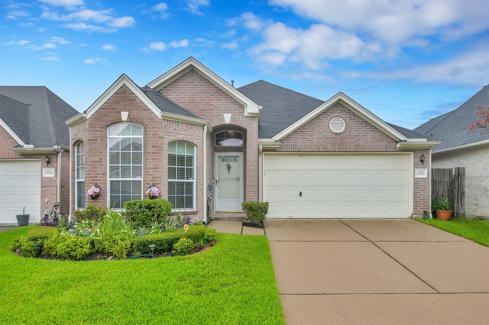 15915 Cottage Ivy Cir, Tomball, TX 77377 - photo 1