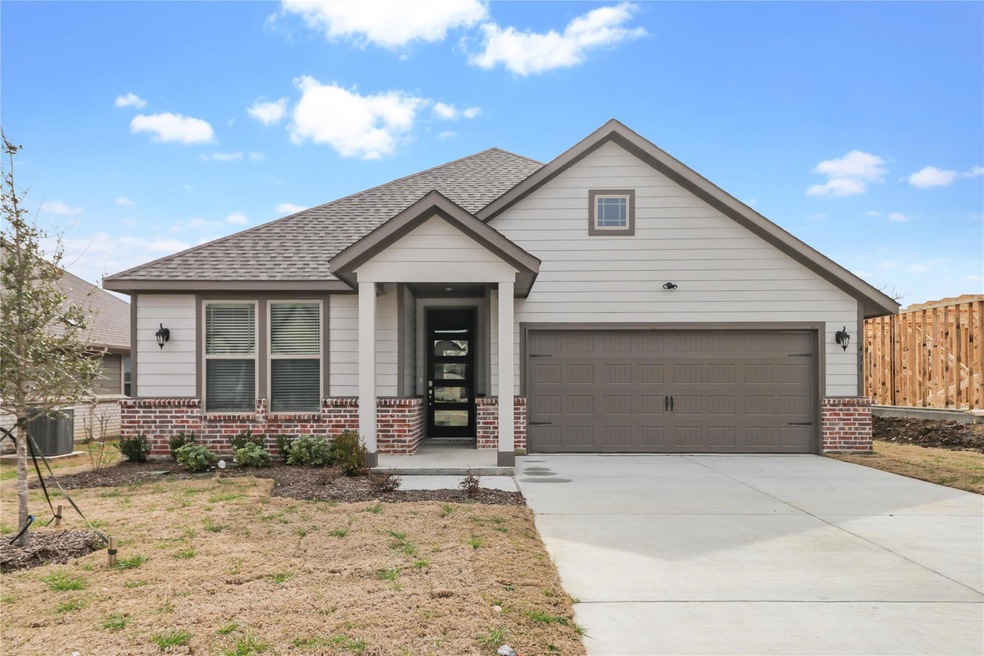 431 Rose Ave, Cleburne, TX 76033 - photo 1