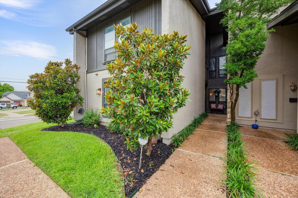 301 Oak Shadow Cir, Bedford, TX 76021 - photo 1