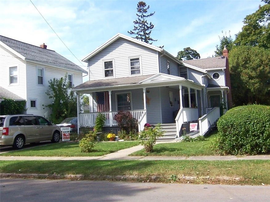 SPACIOUS 3 BEDRM/2 FULL BATH HOME!!