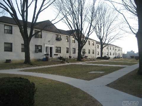 6860 136th St unit A, Kew Gardens Hills, NY 11367 - photo 1