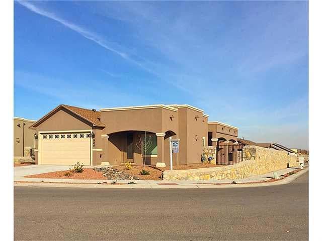 800 Desert Sky Dr, Horizon City, TX 79928 - photo 1