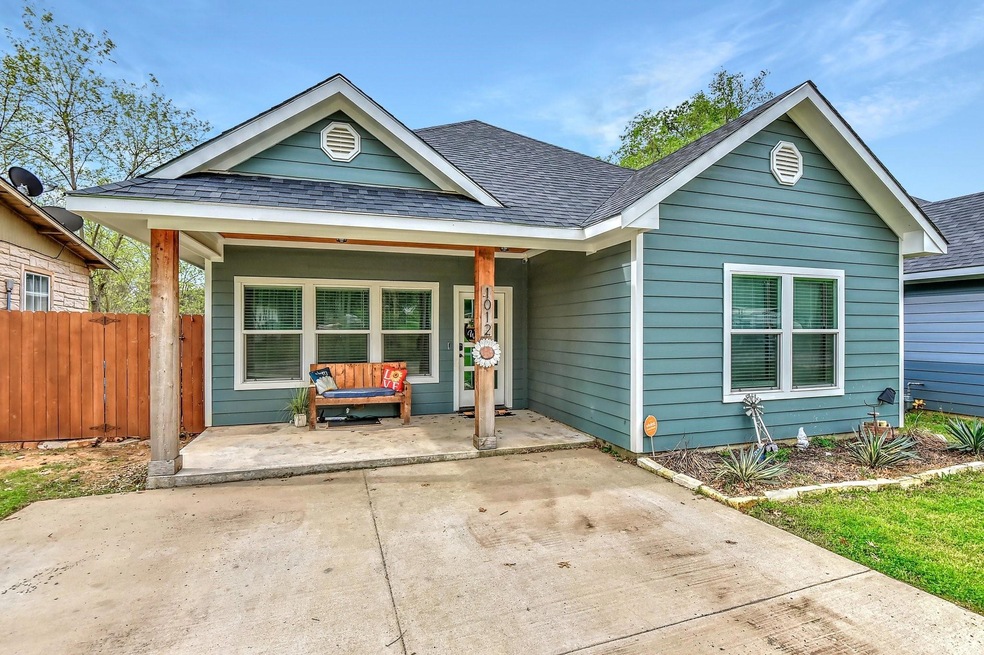 1012 W Chase St, Denison, TX 75020 - photo 1