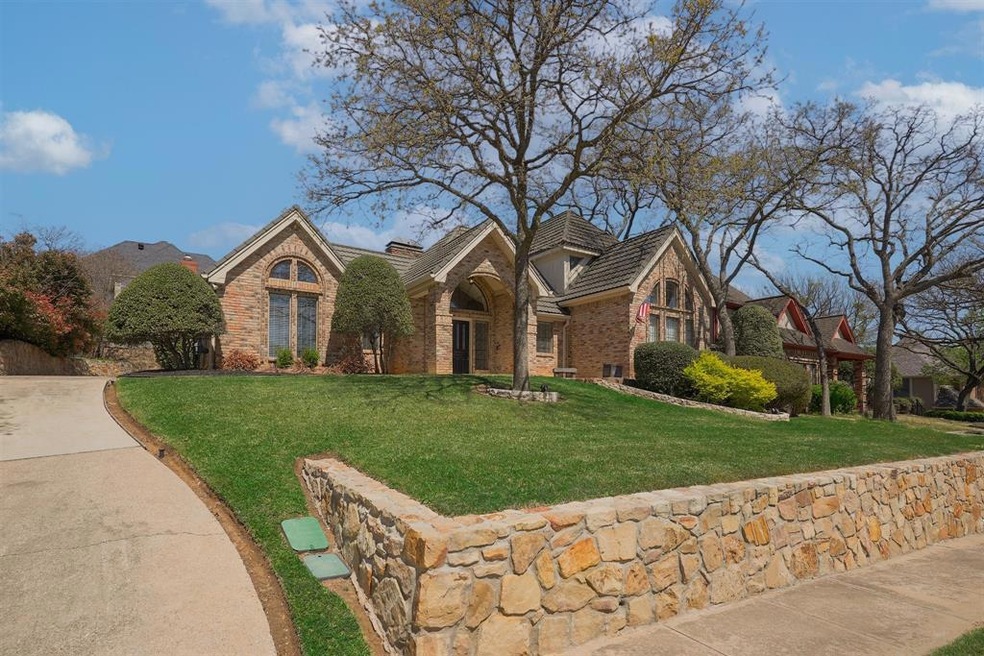 825 Shady Lake Dr, Bedford, TX 76021 - photo 1